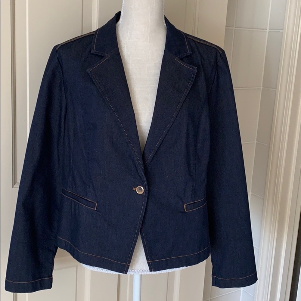 New dark denim tailored Chico’s jean jacket